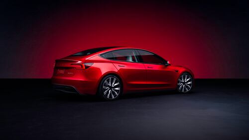 Tesla Model 3 restyling, guarda tutte le foto 5