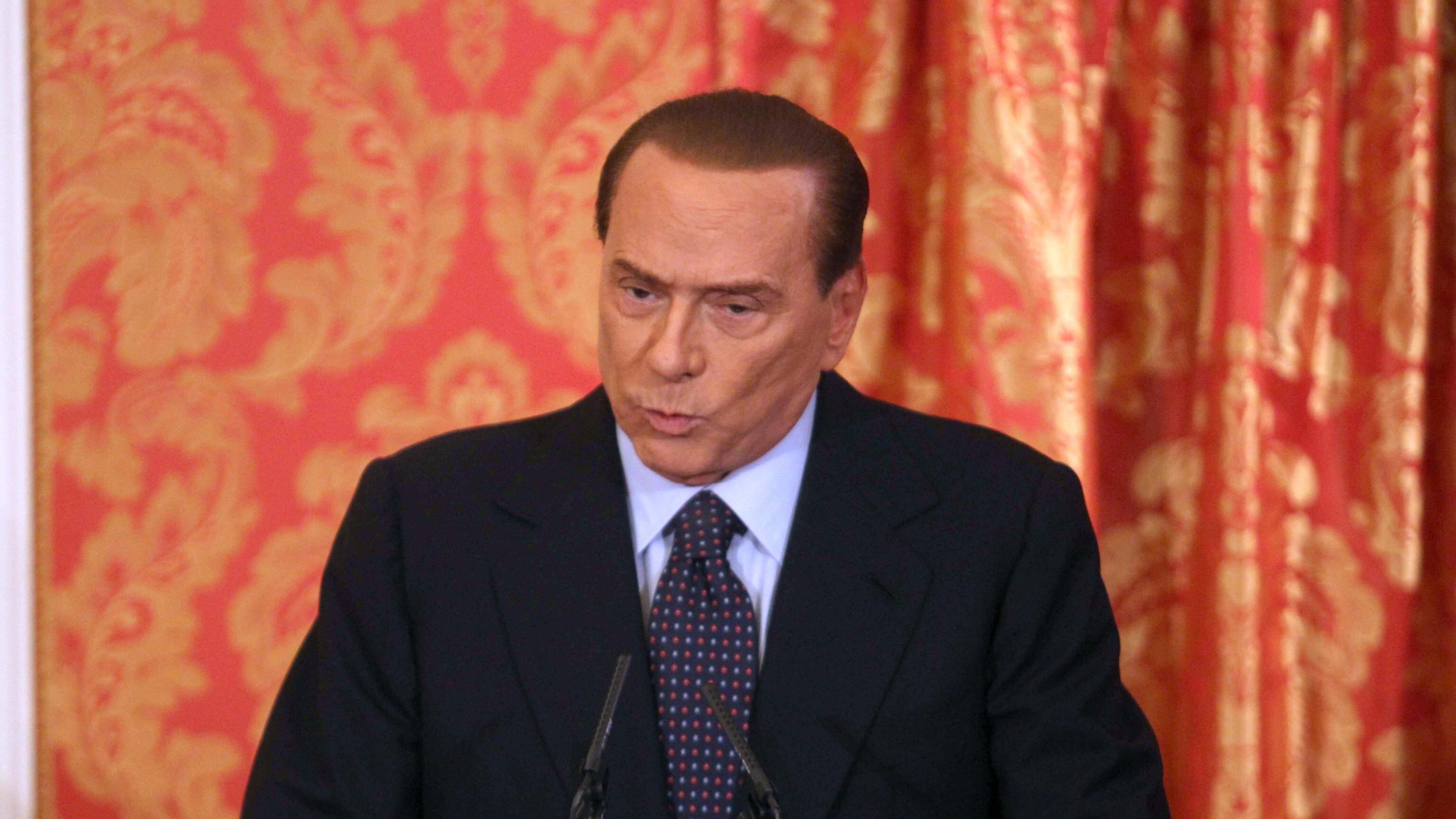 Berlusconi contro Monti: con lui recessione infinita, potremmo togliergli la fiducia