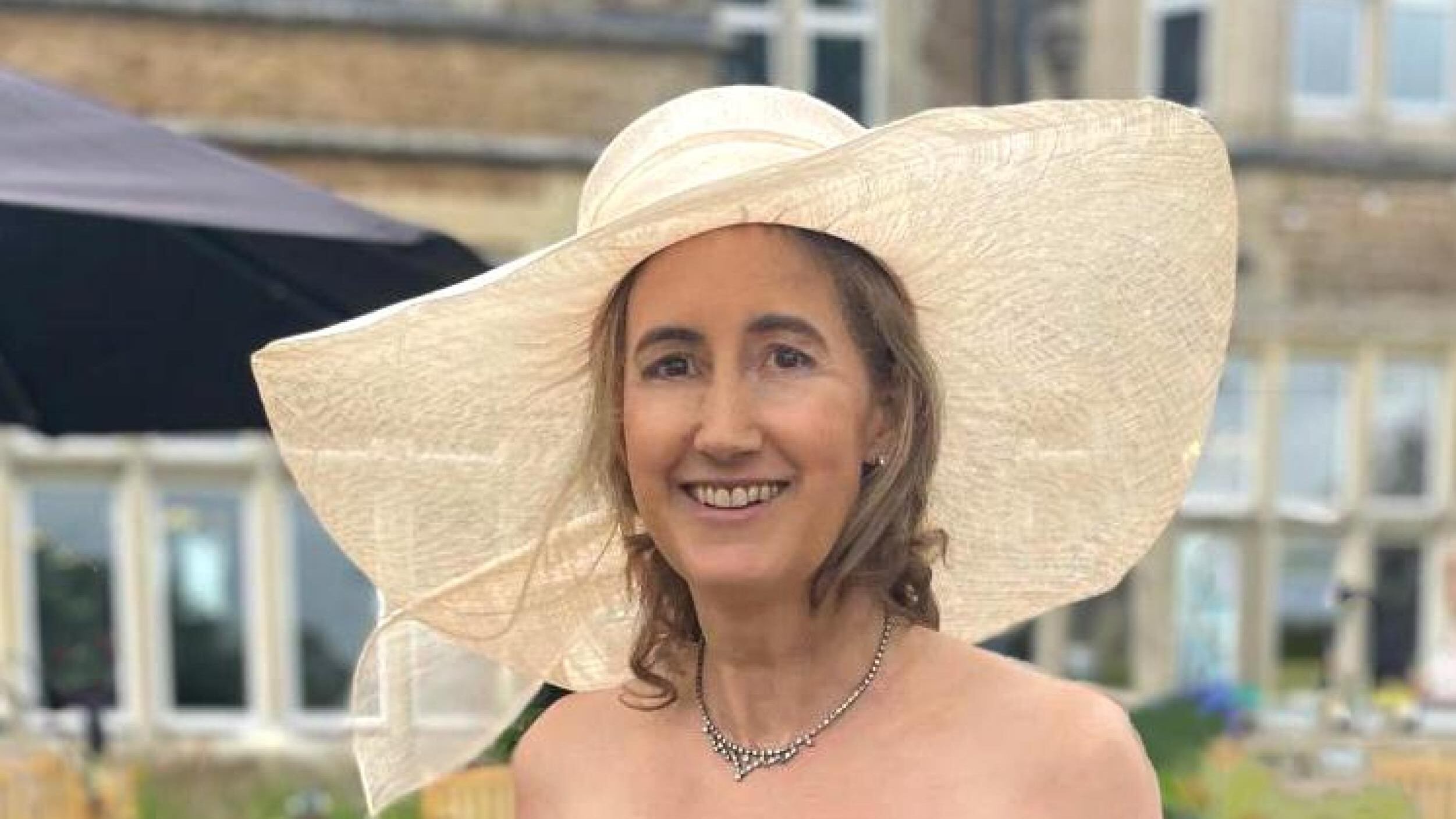 Leggerezza e classe. Così Sophie Kinsella ha raccontato perché oggi tutti "We love shopping"