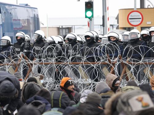 Un altro schiaffo all'Europa: la Polonia costruisce il muro