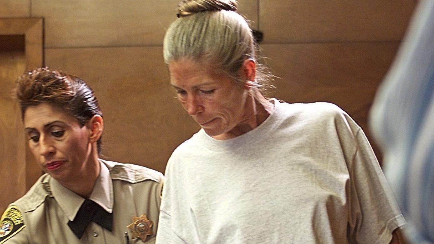 Leslie Van Houten libera dopo 53 anni. Era "l'angelo della morte" di Manson