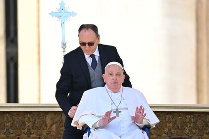 Papa Francesco torna tra i fedeli in piazza San Pietro 2