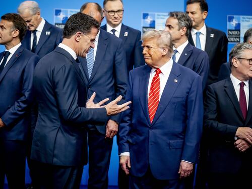 Le scintille Trump-Sanchez, la spesa militare al 5% e l'articolo 5: com'è andato il vertice Nato