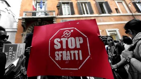 "Oltre al danno la beffa Il Comune sfratta noi esercenti del centro"