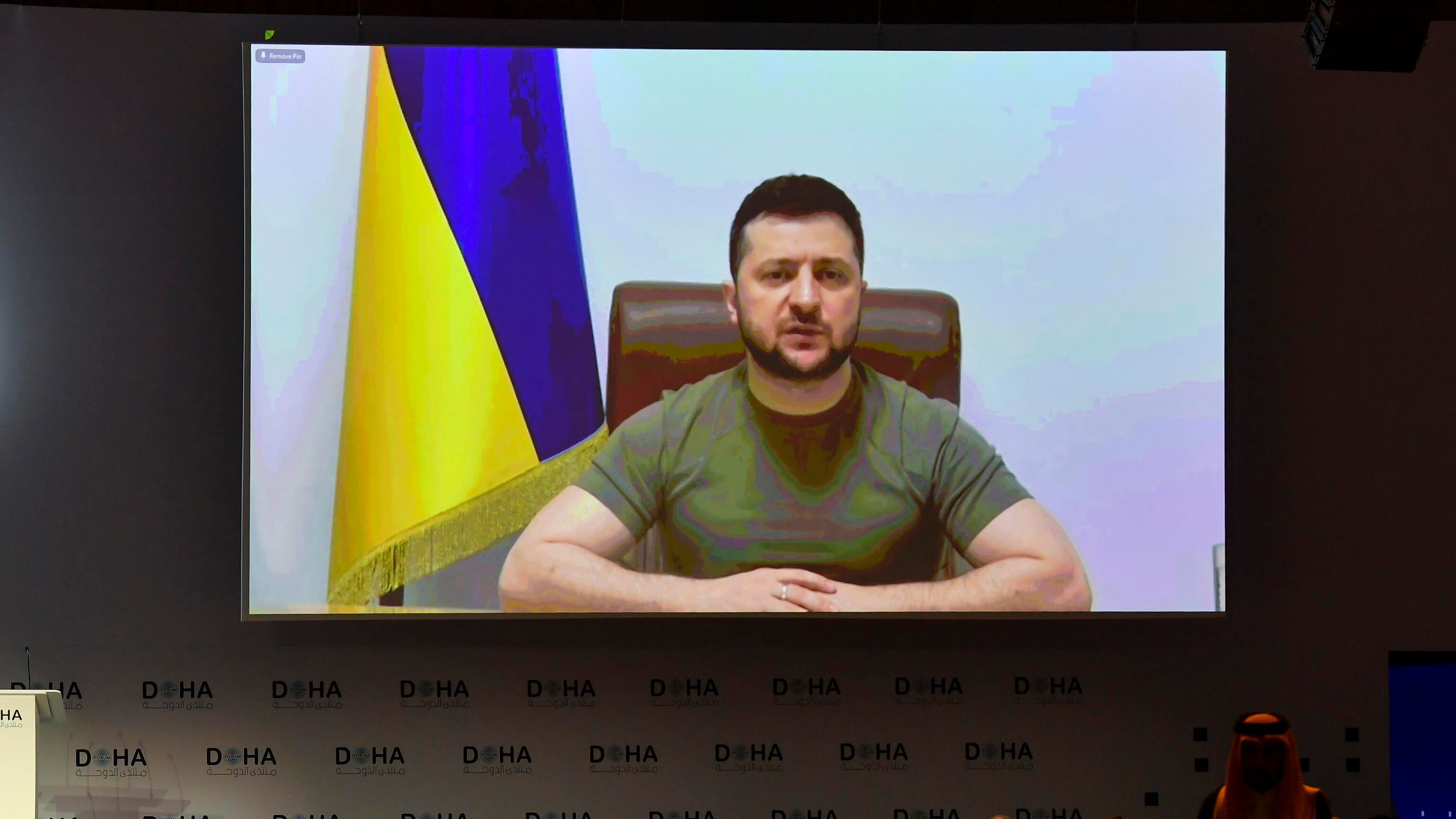 Zelensky: "Occidente pavido". E apre sulla neutralità di Kiev