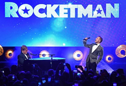 Elton John promuove "Rocket Man": foto 1