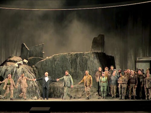 "La forza del destino" è un successo. Fischi anti-putiniani a Netrebko