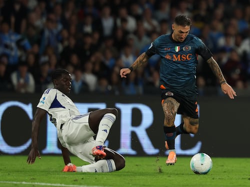 Un brutto Napoli bloccato sullo 0-0 dal Como: Milinkovic-Savic para un altro rigore