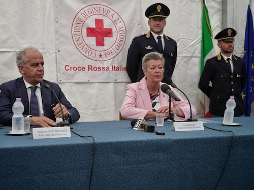Svolta Ue a Lampedusa. "L'Europa è insieme a voi"
