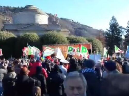 "Bella Ciao" e partigiani: la manifestazione Pd contro i naziskin