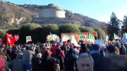 "Bella Ciao" e partigiani: la manifestazione Pd contro i naziskin