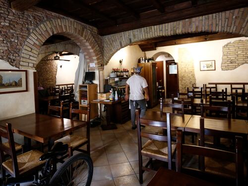 "Dal 20 aprile riaprire bar e ristoranti". Aumenta il pressing per la ripartenza