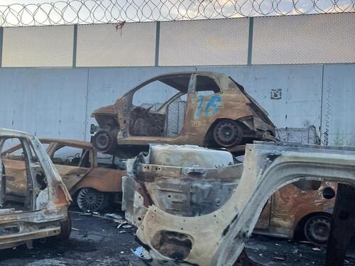 Allarme racket e degrado 22 carcasse di auto accanto all'Ortomercato