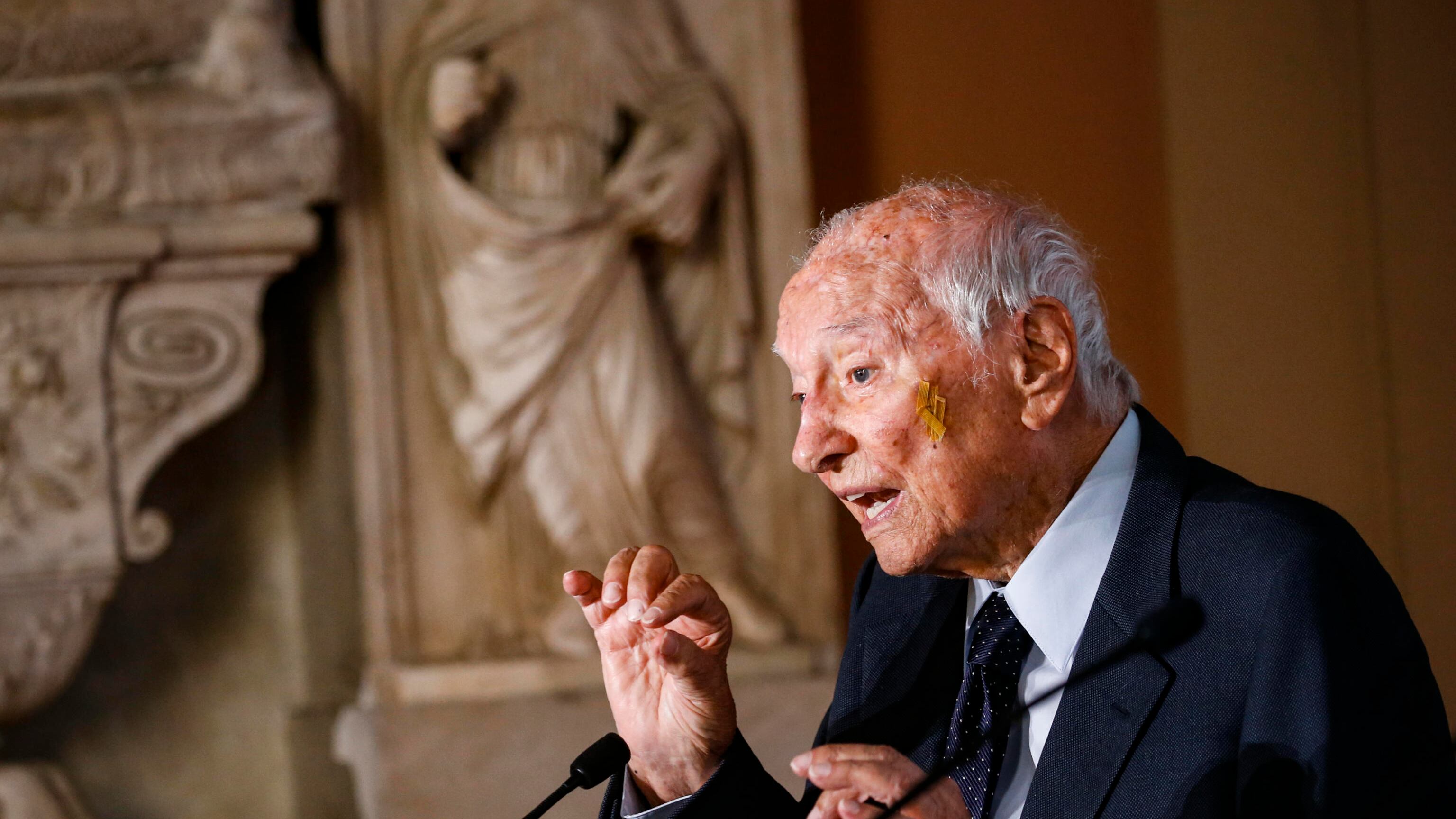 Dalla Regina Elisabetta a Piero Angela: gli addii del 2022