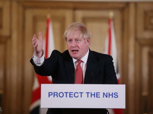 Covid-19, Boris Johnson è stabile e non ha la polmonite