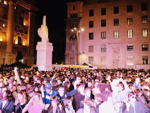 Piazza Affari e 5 vie: il Comune si ravvede sulla movida molesta
