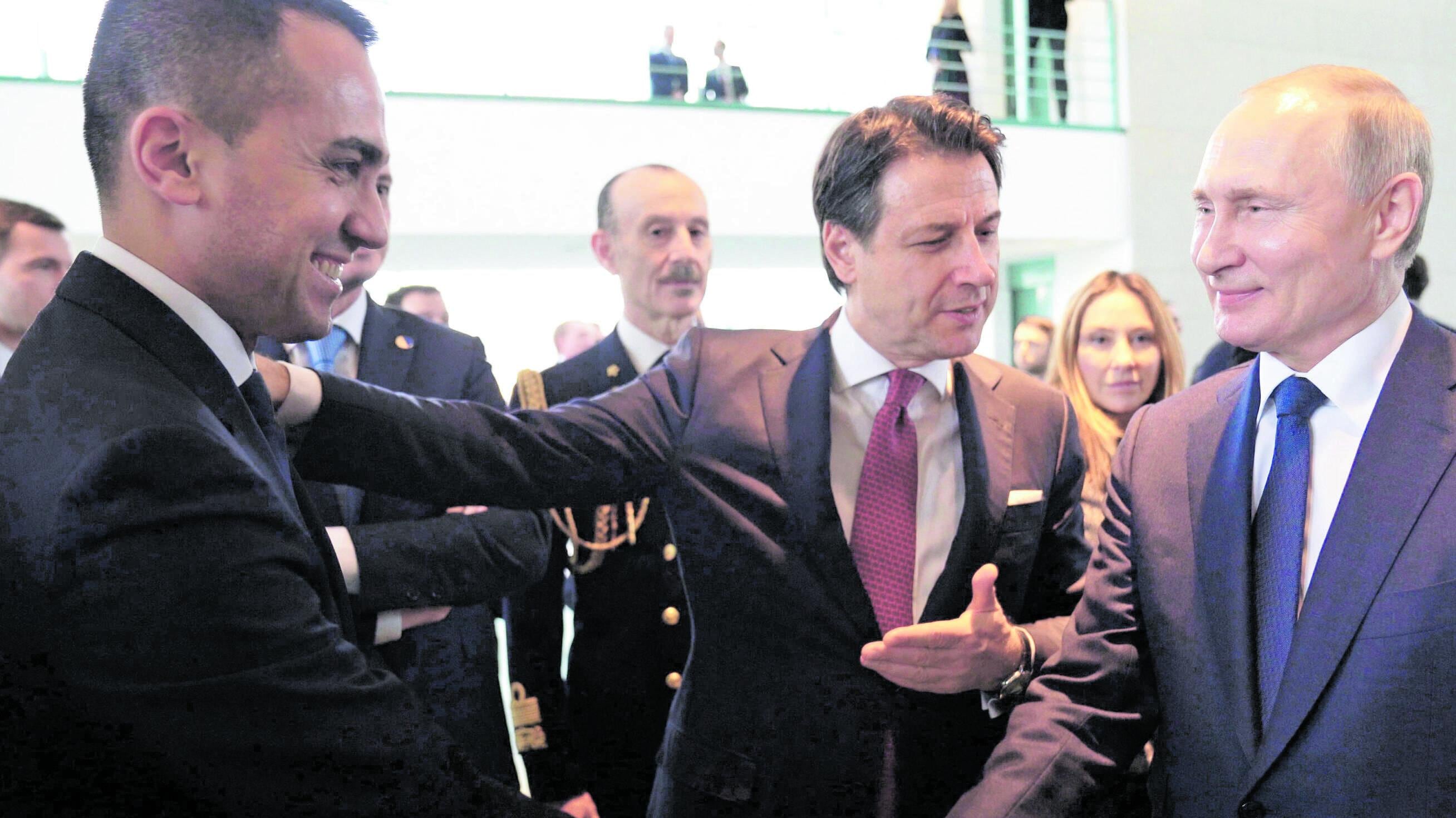 Il Conte filo Putin e i segreti sul Covid