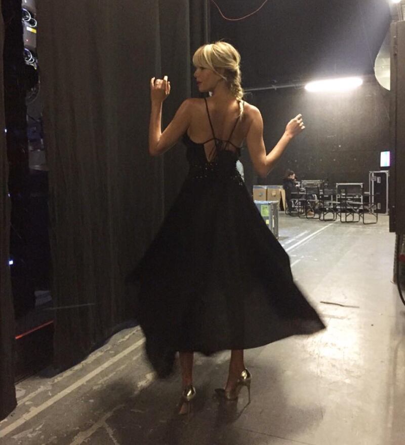 Alessia Marcuzzi sexy all'Isola dei Famosi 2017 11