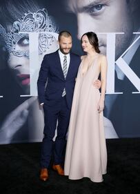 Dakota Johnson hot, sexy per "50 Sfumature di Nero" 14