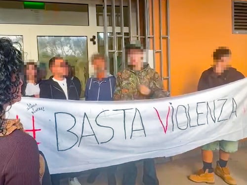Lite a scuola, 14enne accoltellato. Arrestato il compagno di classe