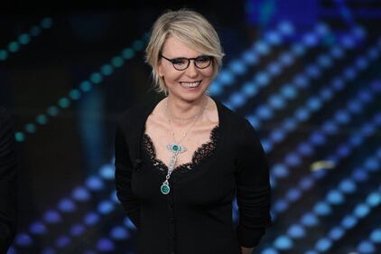 Sanremo 2017, Maria De Filippi e il bacio agli ospiti 17