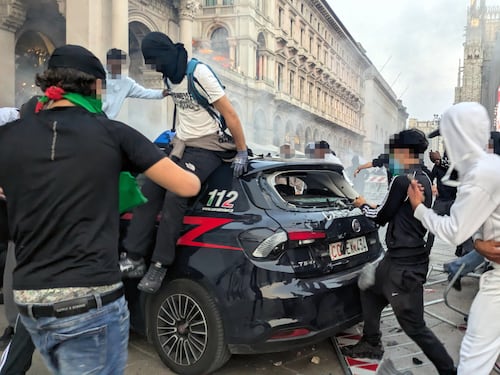 “Non mettete subito i passamontagna”. Il manuale del baby casseur per gli assalti a Milano
