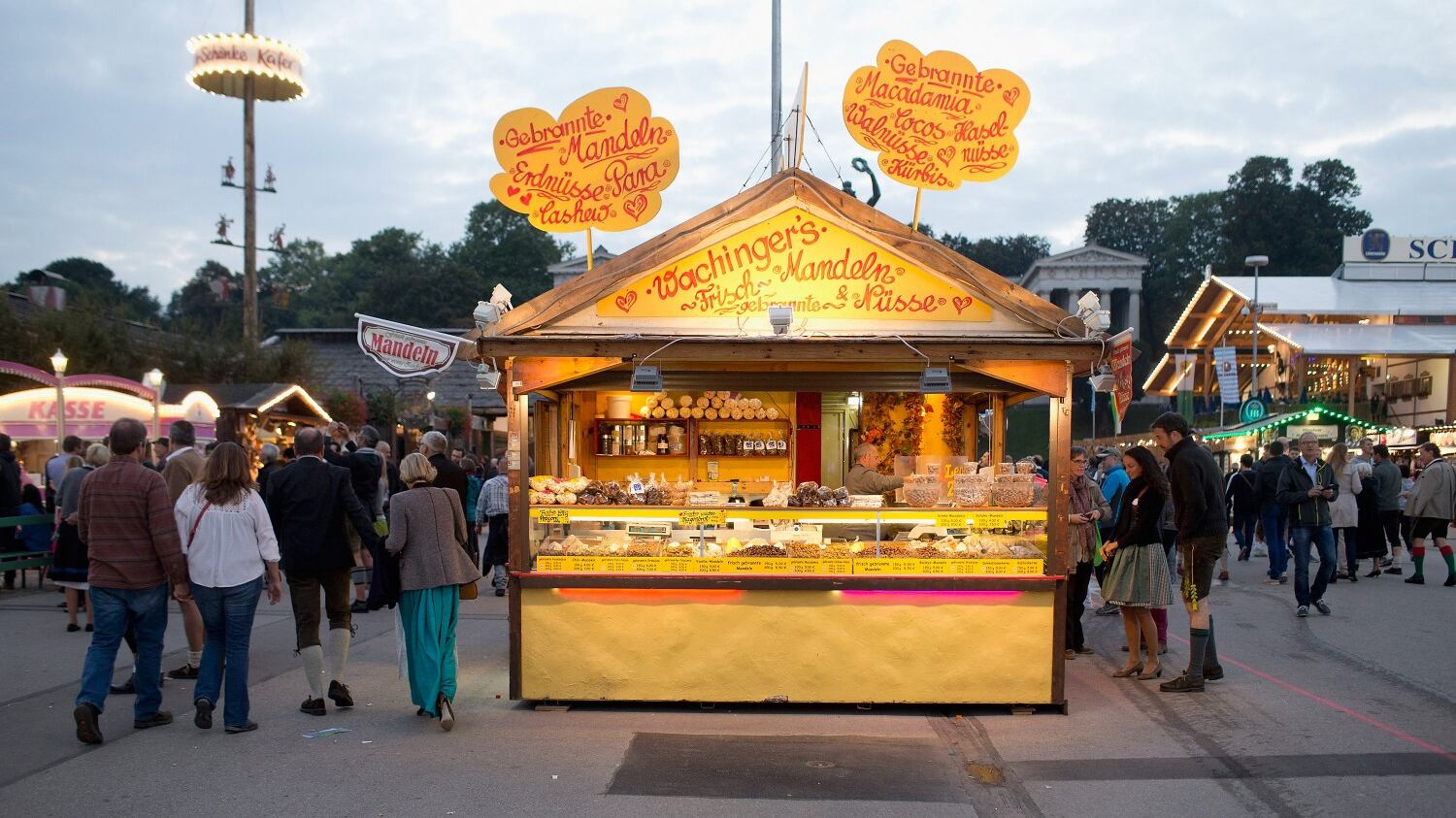 Incubo terrorismo e maltempo: i turisti disertano l'Oktoberfest