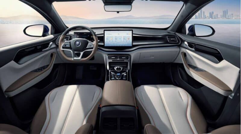 Byd lancia un’ibrida plug-in a soli 13.700 euro: guarda le foto 11