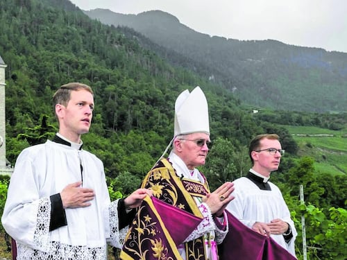 Il latino, i paramenti e l'ecumenismo: il rifiuto della Chiesa troppo "modernista"