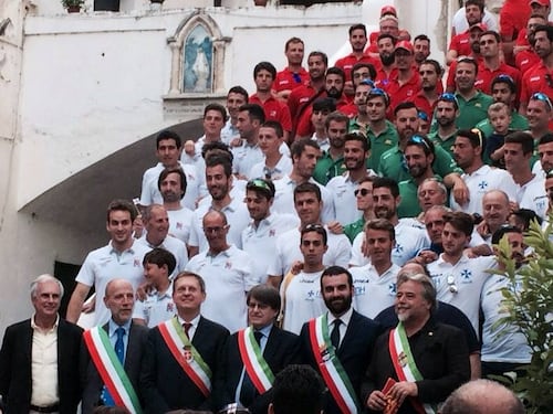 Il consigliere Giusto insulta il Tricolore: "Mi dà l'orticaria"