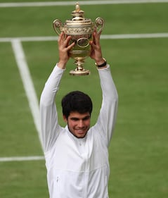 Wimbledon, Alcaraz trionfa al 5 set: le immagini più belle della premiazione 17