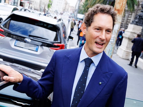 Stellantis a picco in Borsa. Elkann scrive ai dipendenti