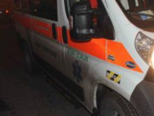 Napoli, paziente ferito in incidente stradale spezza il polso a infermiere che lo soccorre