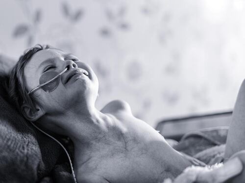 "Jessica ha smesso di soffrire. Questa mattina ha messo le ali d'angelo. Il cancro ha vinto"