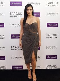 Kim Kardashian, maglietta bagnata senza reggiseno 42