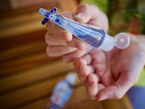 I disinfettanti mani alcol free contrastano il Covid, uno studio lo conferma