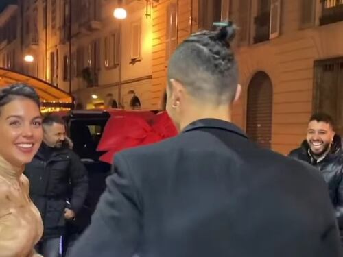 Cristiano Ronaldo, festa e regalo a sorpresa per i suoi 35 anni