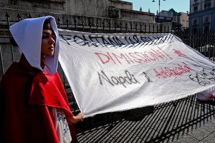 Napoli, il flash mob contro La Russa, Fontana e Meloni 11
