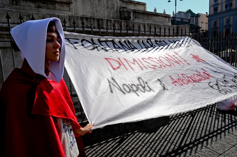 Napoli, il flash mob contro La Russa, Fontana e Meloni 11