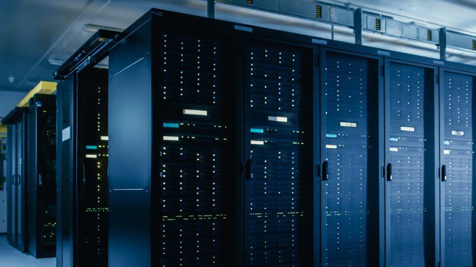 Ma quanto beve questa AI? Polemiche sui data-center tra acqua, elettricità e bollette