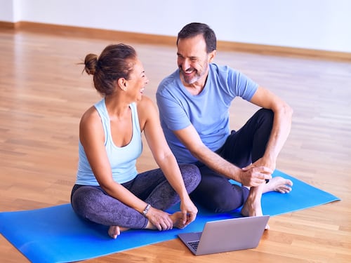 I benefici dello yoga, del pilates e della mindfulness a 60 anni