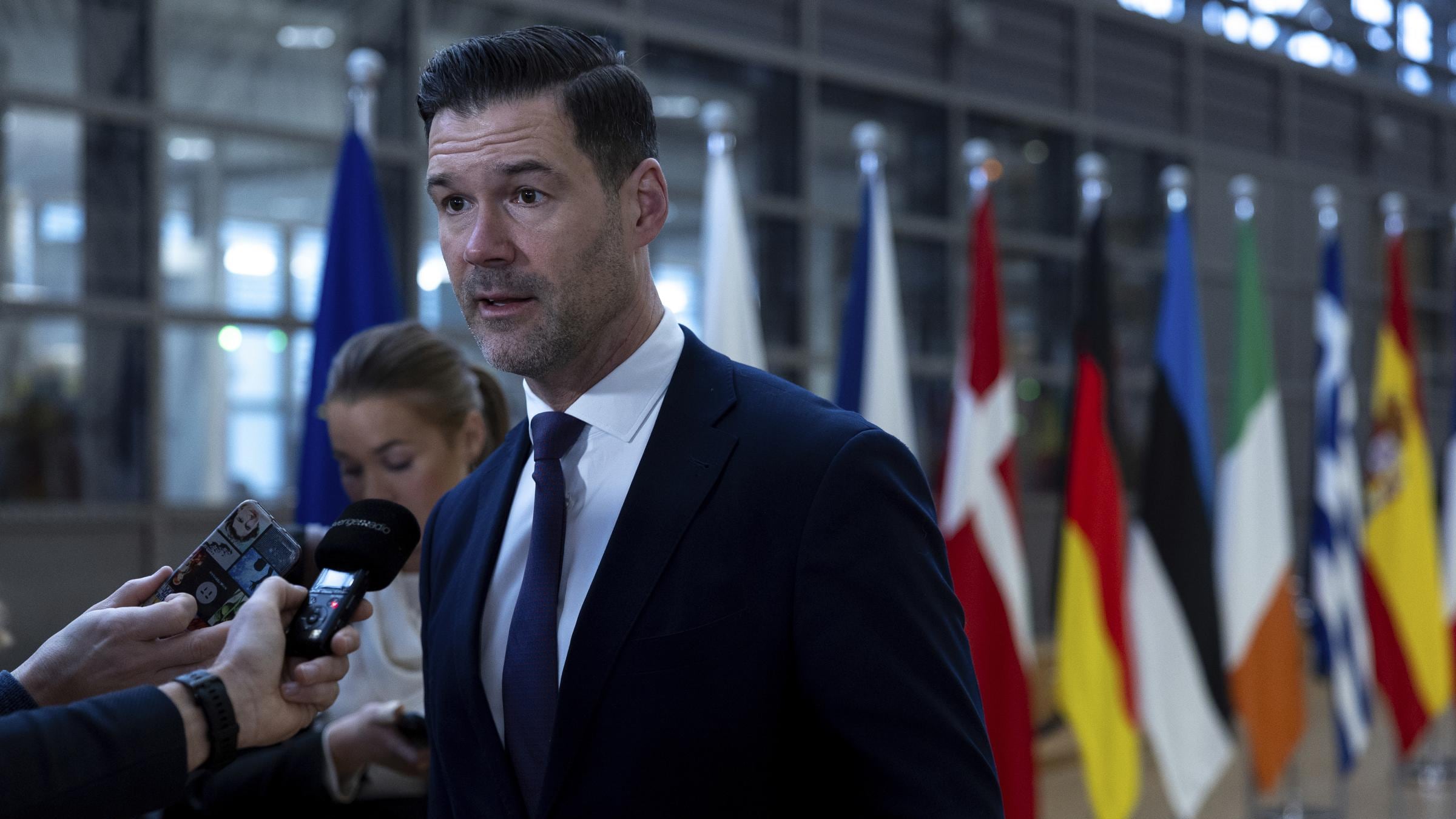 "Mio figlio è neonazista". L'imbarazzo del ministro dell'Immigrazione svedese