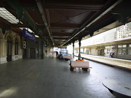 "Metta la mascherina". E il capotreno finisce minacciato col coltello