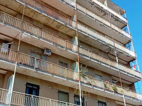 Tragedia Catanzaro, parla il papà dei tre bambini: "Sapevo che mia moglie non stava bene. Resisto per l'unica figlia rimasta"
