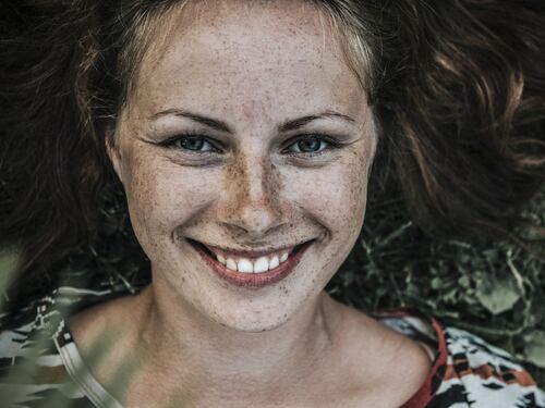 Lentiggini: il nuovo trend di bellezza passa per i tatuaggi