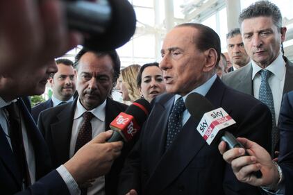 Berlusconi e Moratti premiati da Maroni 4