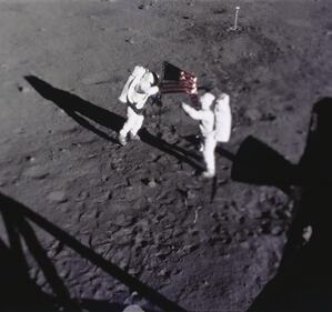 Armstrong nello spazio, ecco i cimeli 11