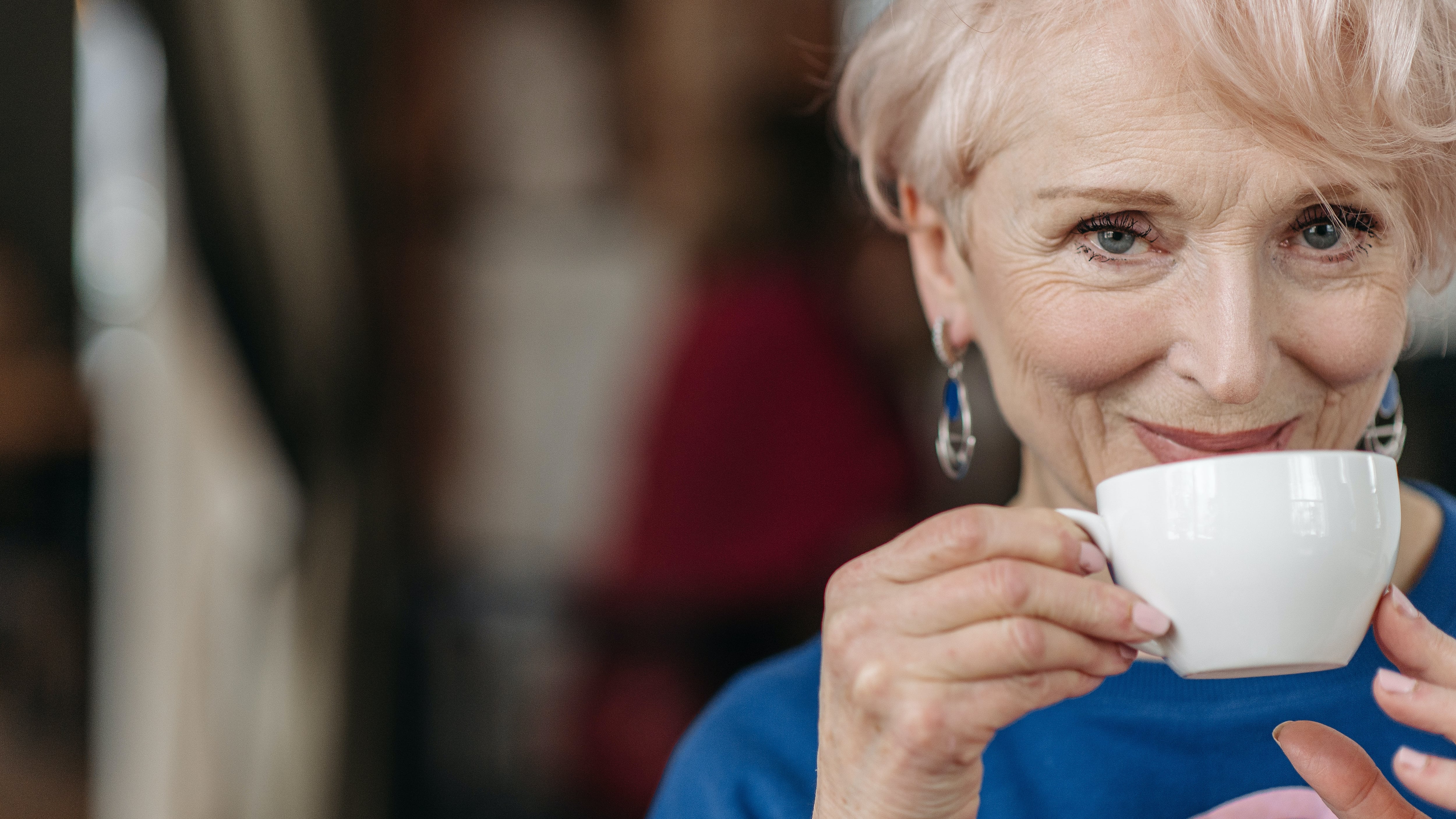 Come rimpolpare il viso naturalmente a 60 anni