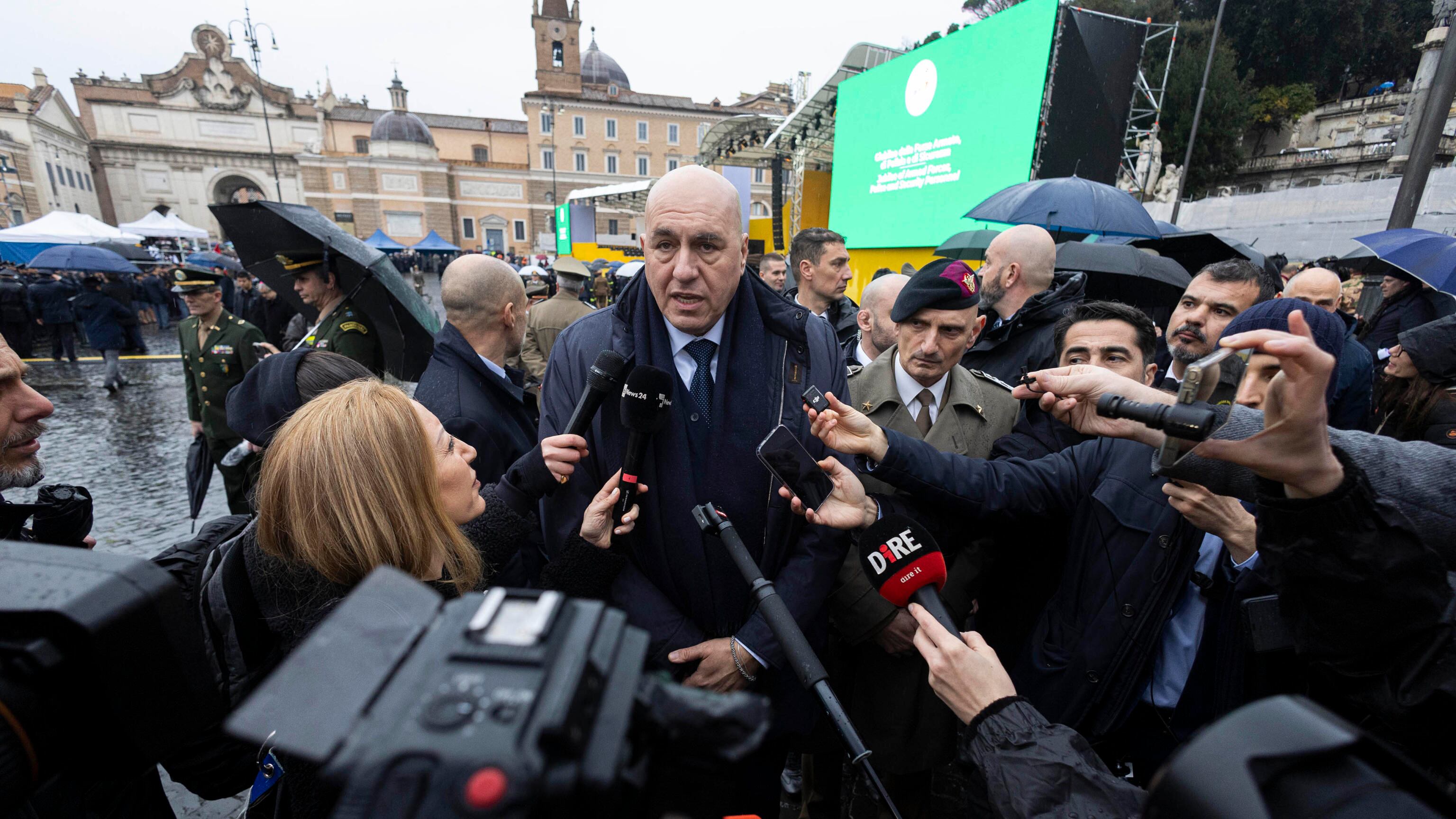 Truffa a nome di Crosetto, il ministro pronto a denunciare