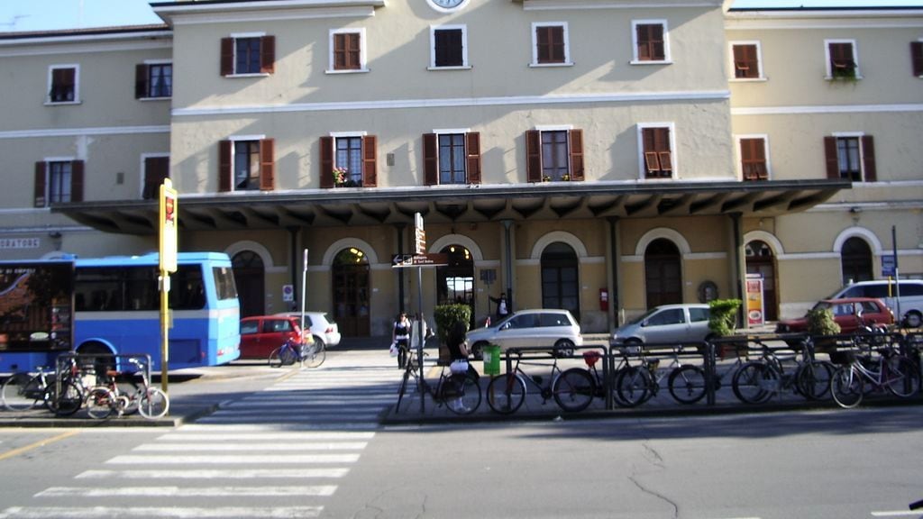 Empoli, pestano donna che non li saluta: solo denuncia per ivoriani
